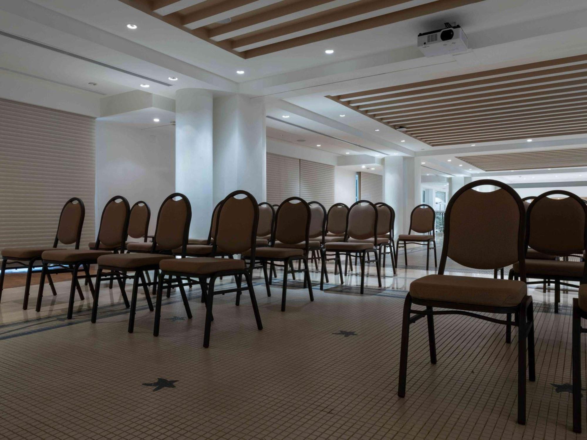 Resort Moevenpick 5*