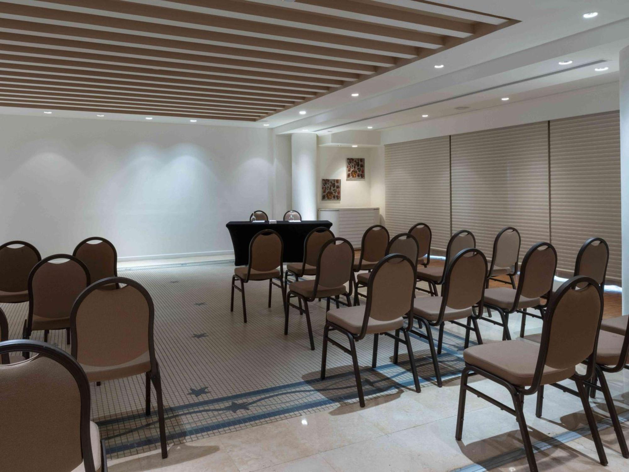 Mövenpick Resort 5*