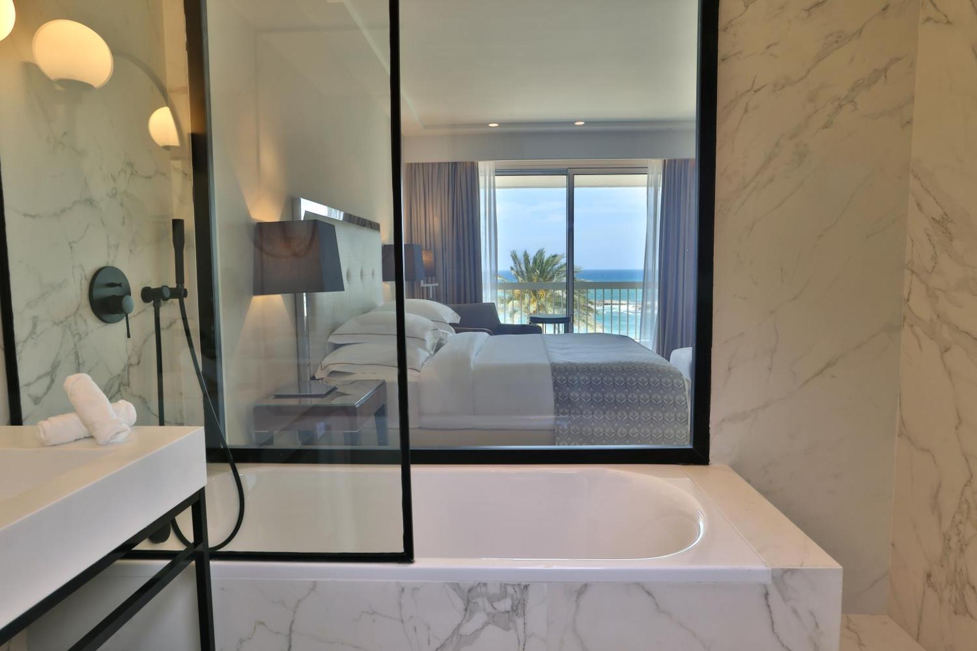 Moevenpick Resort